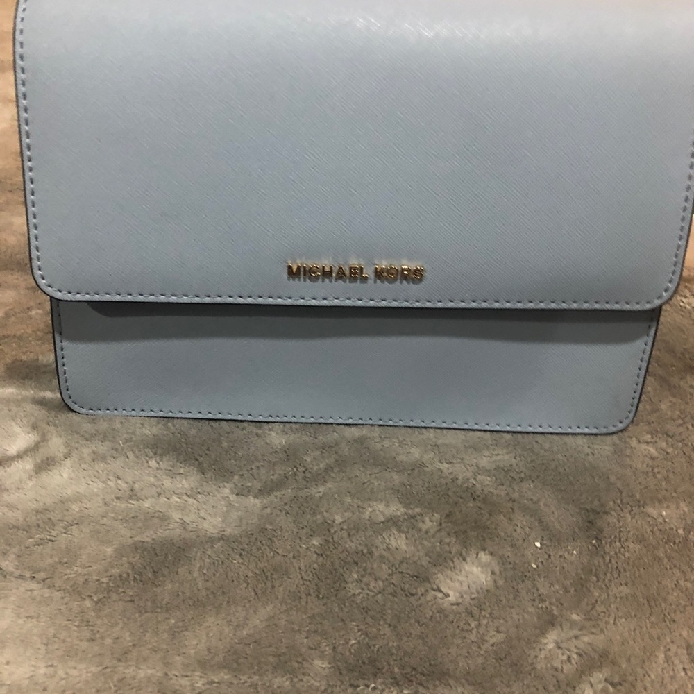 🩸NWOT.  MICHAEL KORS.  Beautiful baby blue handbag.